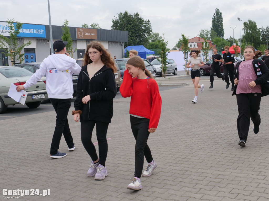 Piknik Bezpieczne Wakacje na gostyńskim targowisku