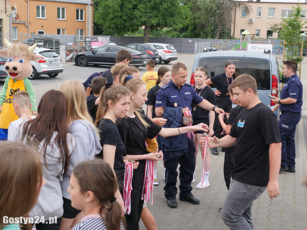 Piknik Bezpieczne Wakacje na gostyńskim targowisku