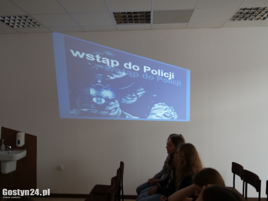 Piknik Bezpieczne Wakacje na gostyńskim targowisku