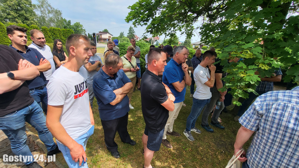 Protest rolników przed gostyńską mleczarnią