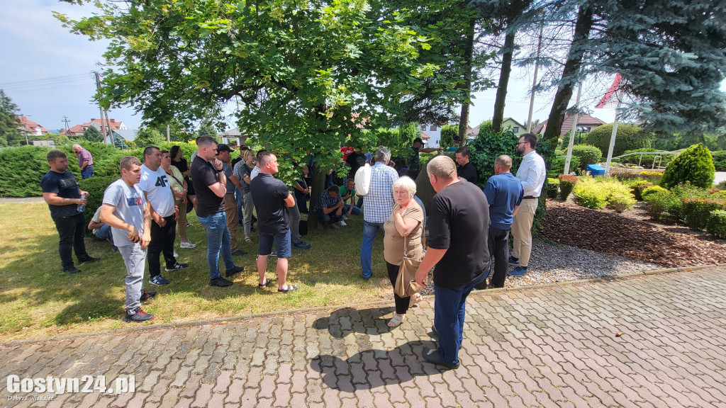 Protest rolników przed gostyńską mleczarnią