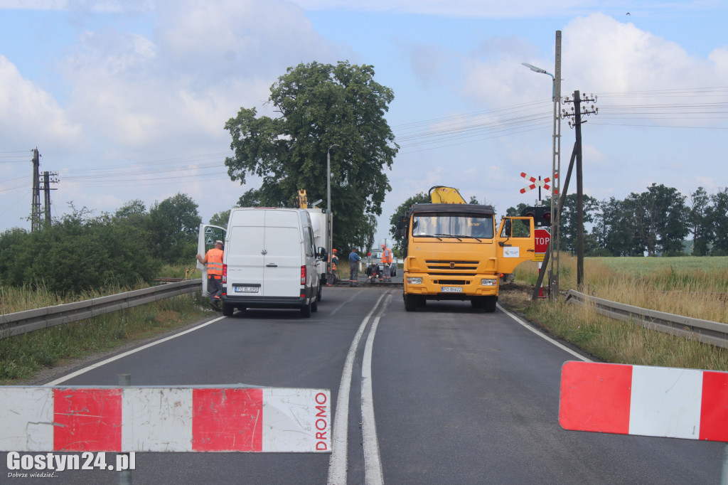 Remont przejazdu kolejowego w Goli