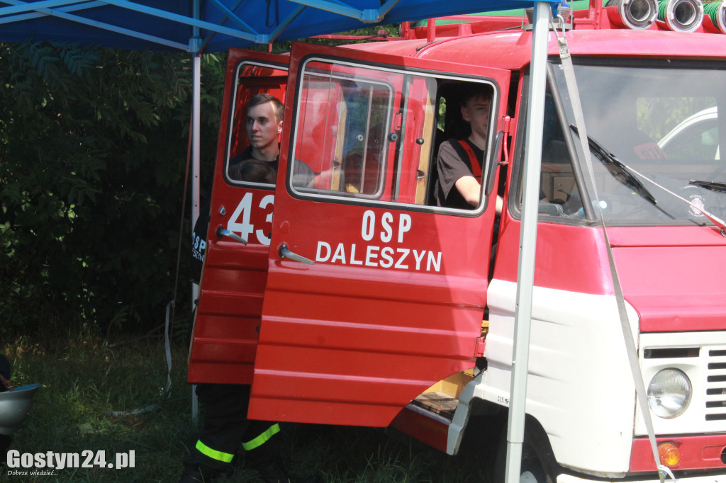 Zawody OSP na boisku w Daleszynie