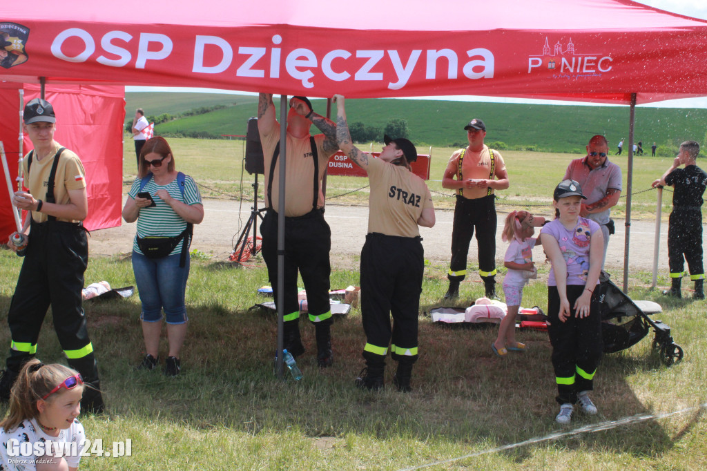 Zawody OSP na boisku w Daleszynie