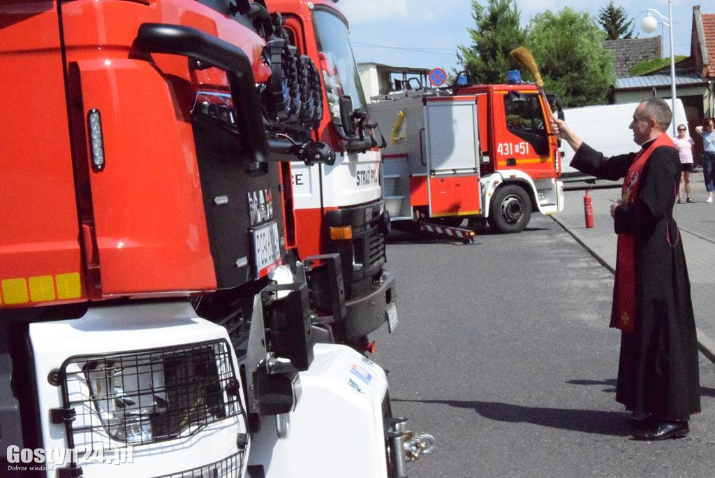 Przekazanie samochodów OSP Pogorzela i OSP Kromolice