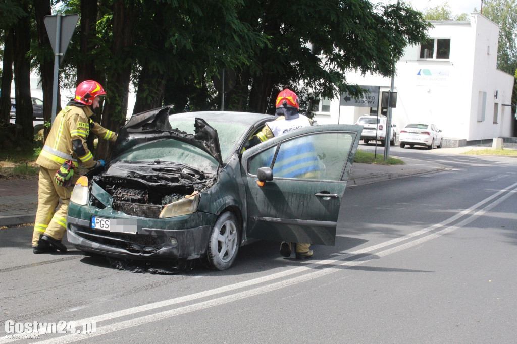 Pożar samochodu osobowego na gostyńskim skrzyżowaniu