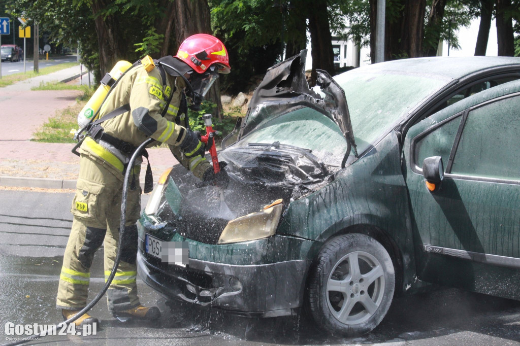 Pożar samochodu osobowego na gostyńskim skrzyżowaniu