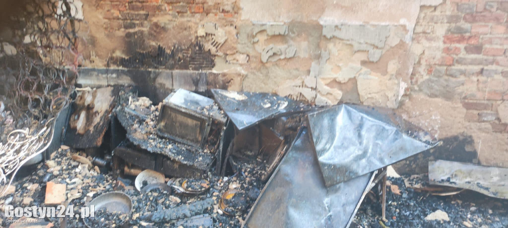 Ogromne straty po pożarze stajni w Podrzeczu