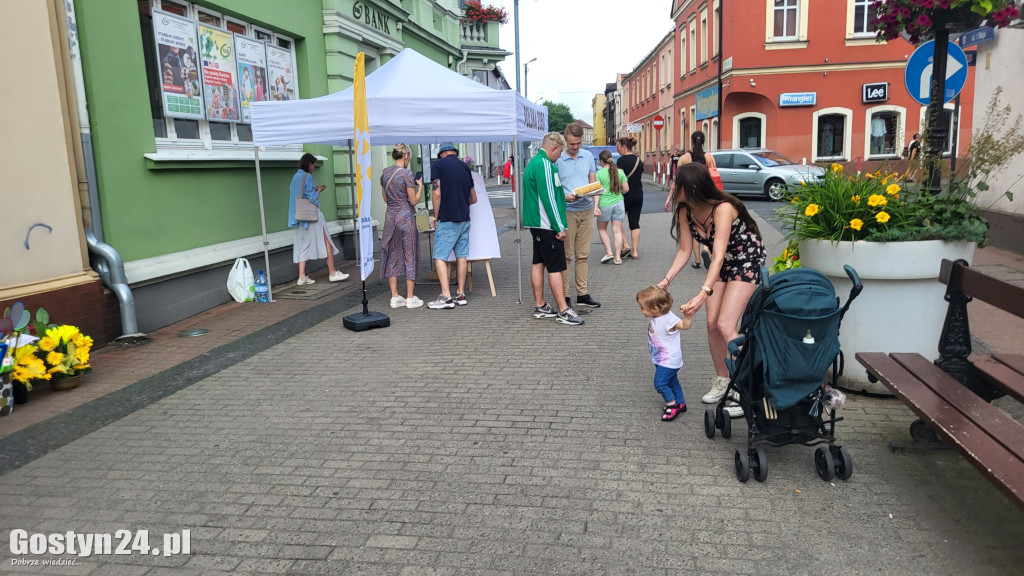 Działacze Polska 2050 na gostyńskim deptaku