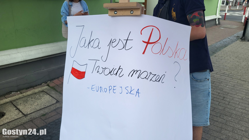 Działacze Polska 2050 na gostyńskim deptaku