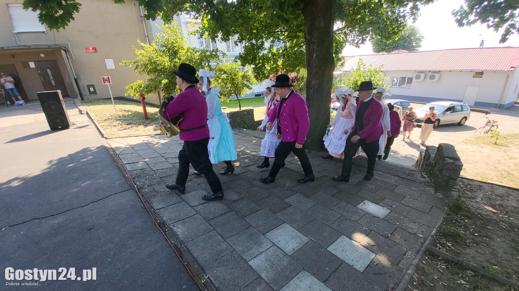 Spotkanie pod chmurka przy CKiB w Piaskach