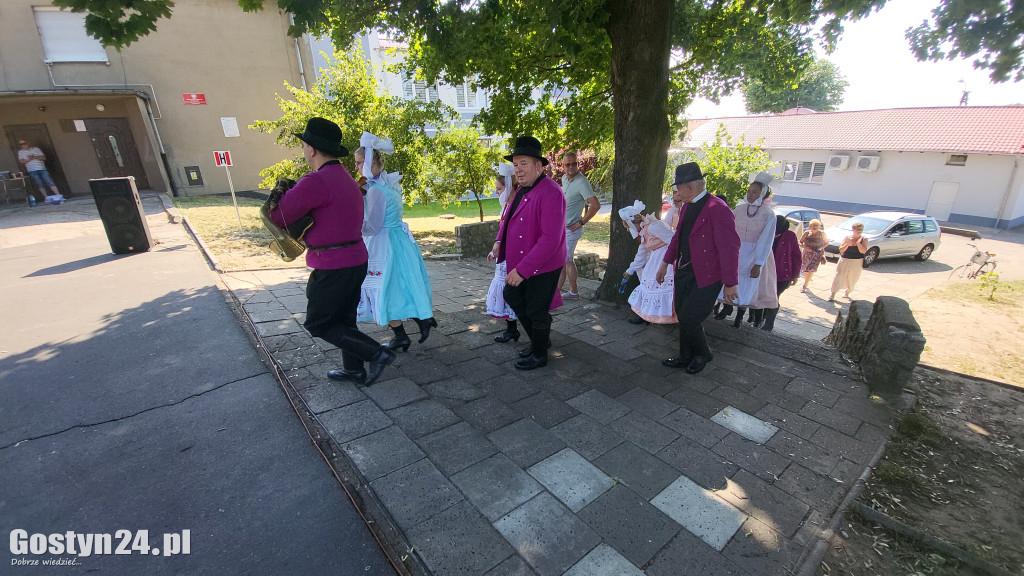 Spotkanie pod chmurka przy CKiB w Piaskach