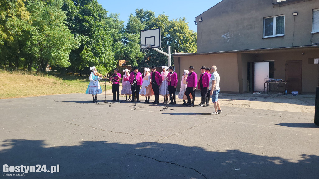 Spotkanie pod chmurka przy CKiB w Piaskach