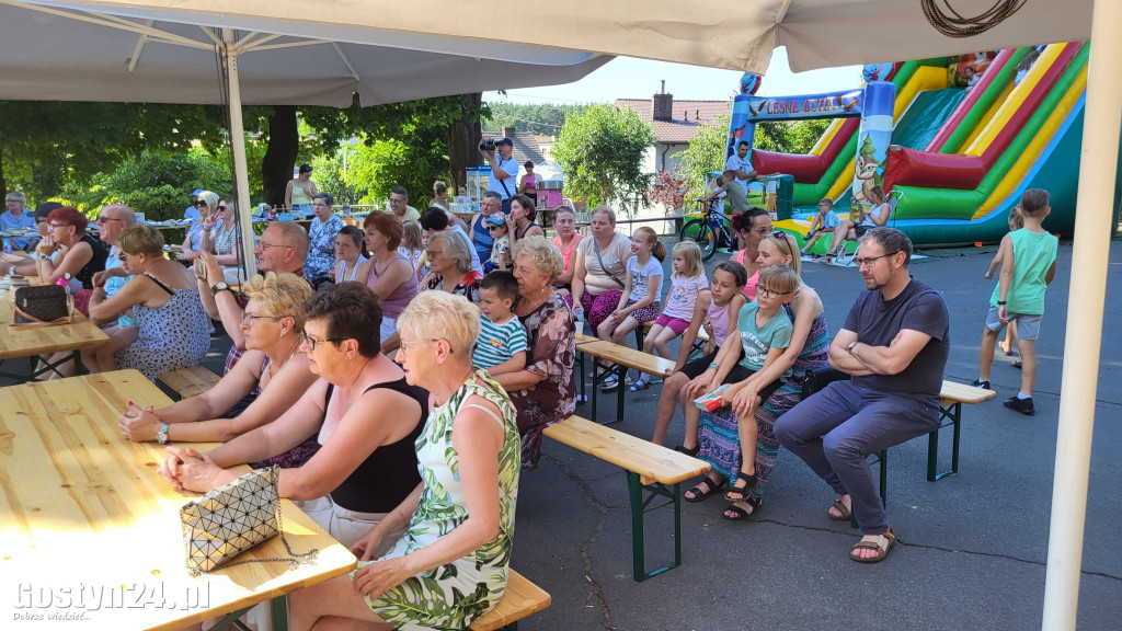 Spotkanie pod chmurka przy CKiB w Piaskach