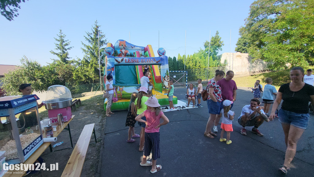 Spotkanie pod chmurka przy CKiB w Piaskach