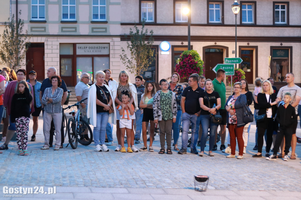 Pokaz Fire Show na rynku w Krobi