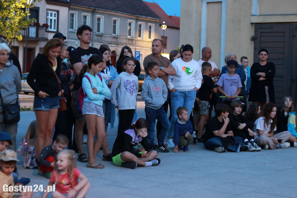 Pokaz Fire Show na rynku w Krobi