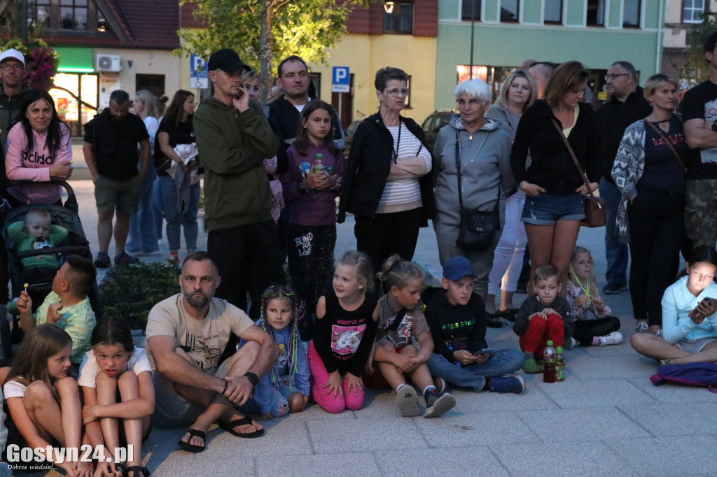 Pokaz Fire Show na rynku w Krobi