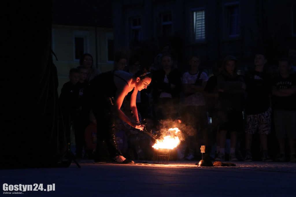 Pokaz Fire Show na rynku w Krobi