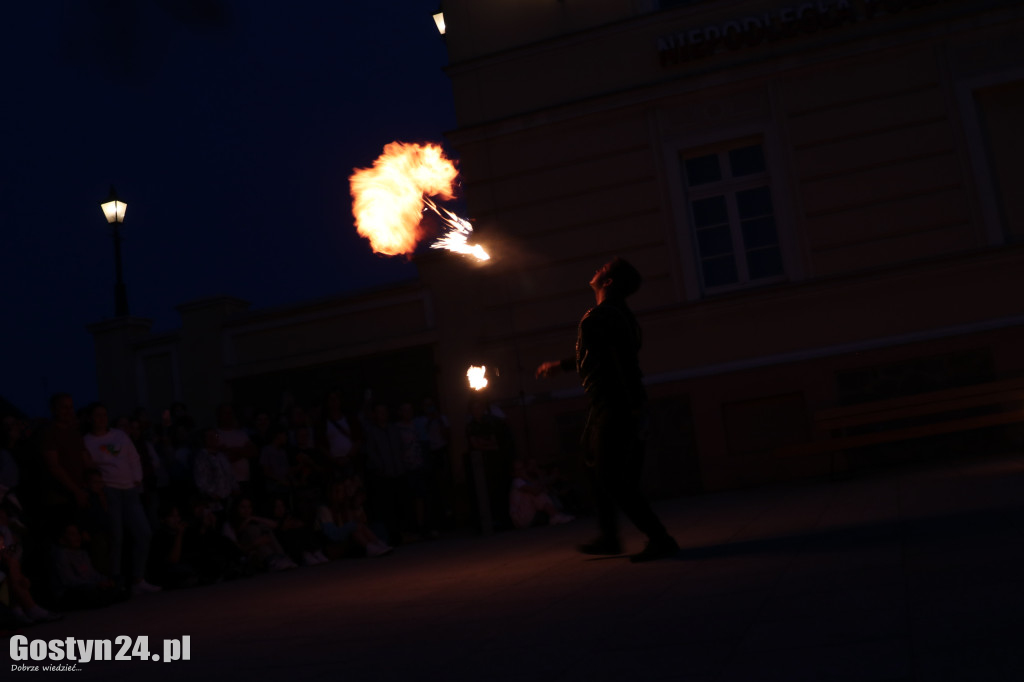 Pokaz Fire Show na rynku w Krobi