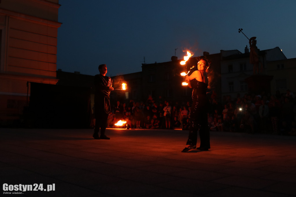 Pokaz Fire Show na rynku w Krobi
