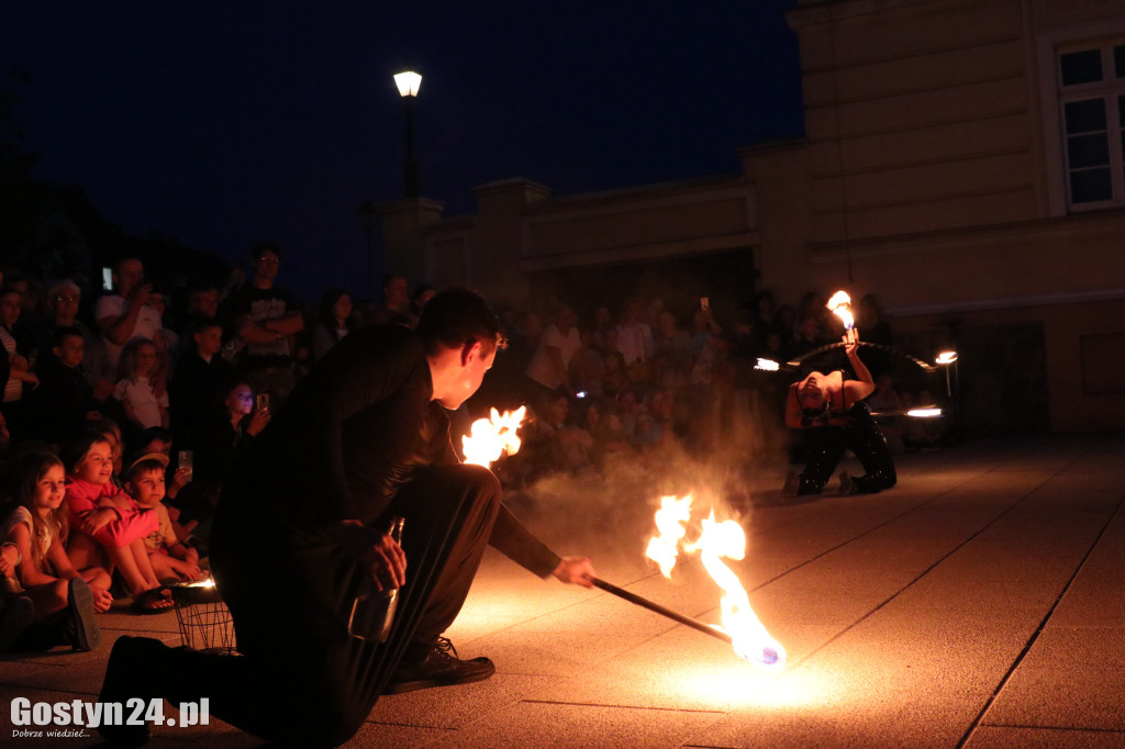 Pokaz Fire Show na rynku w Krobi