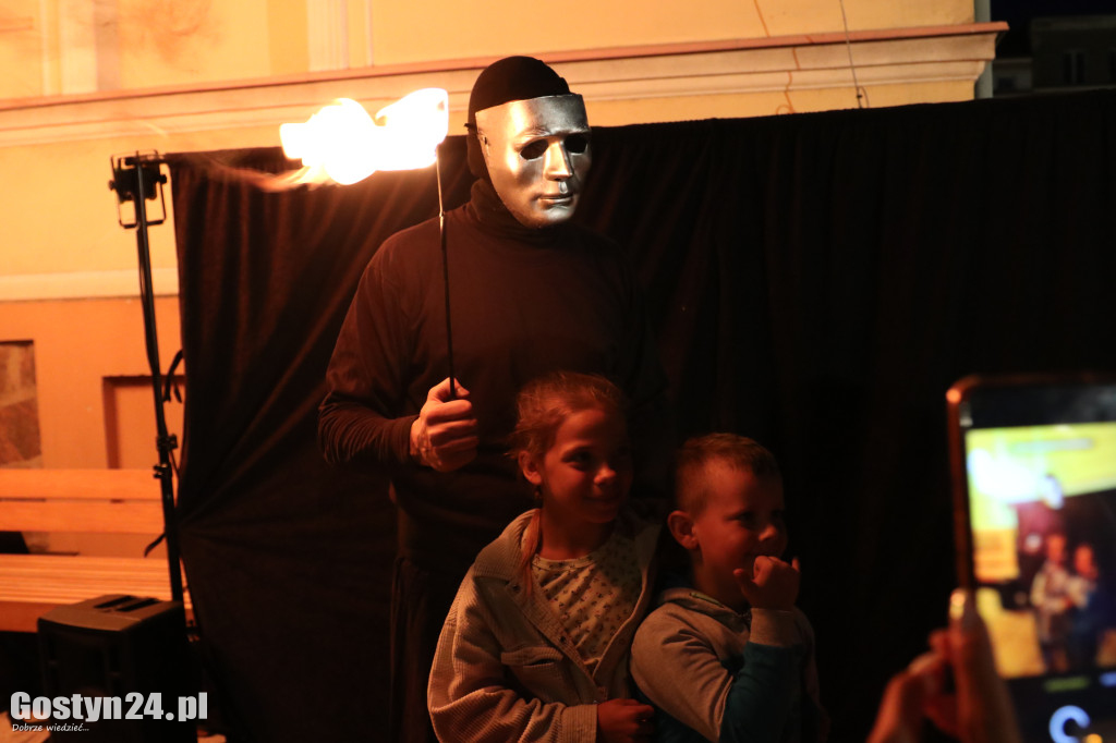Pokaz Fire Show na rynku w Krobi
