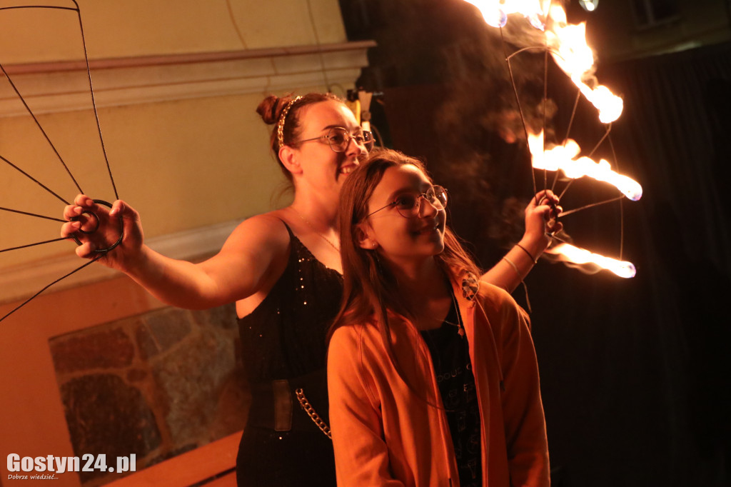Pokaz Fire Show na rynku w Krobi