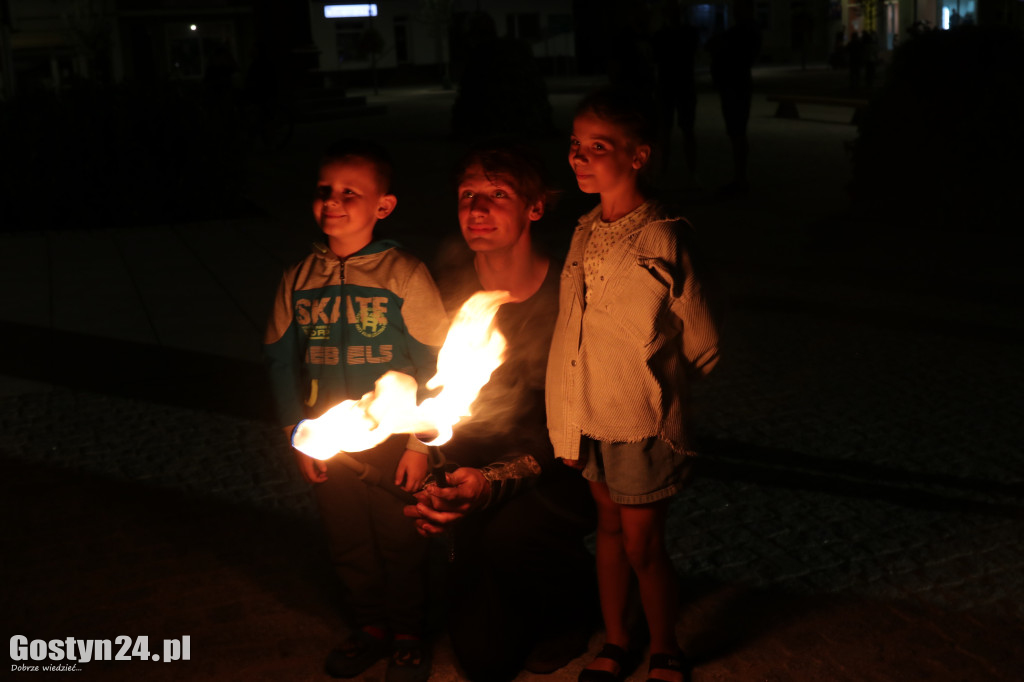 Pokaz Fire Show na rynku w Krobi