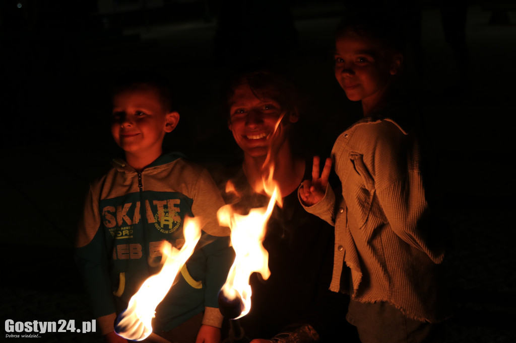 Pokaz Fire Show na rynku w Krobi