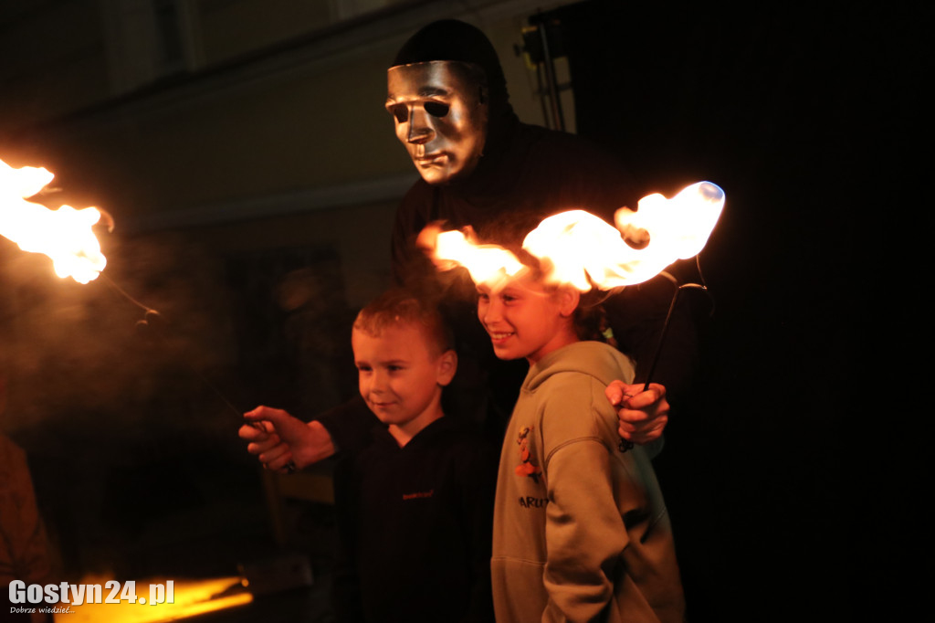 Pokaz Fire Show na rynku w Krobi