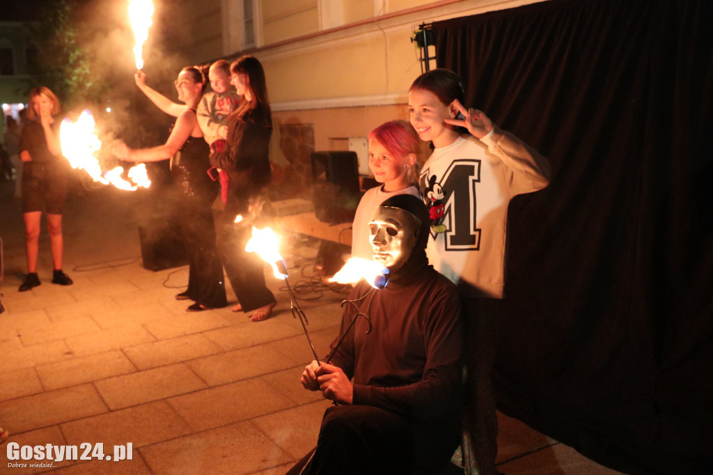 Pokaz Fire Show na rynku w Krobi
