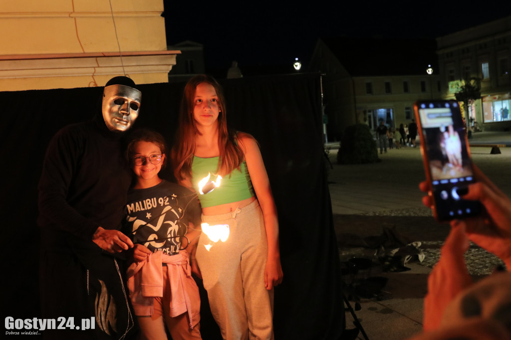 Pokaz Fire Show na rynku w Krobi