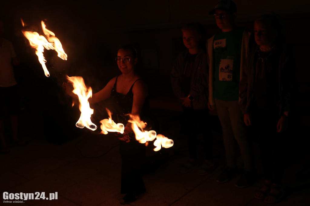 Pokaz Fire Show na rynku w Krobi