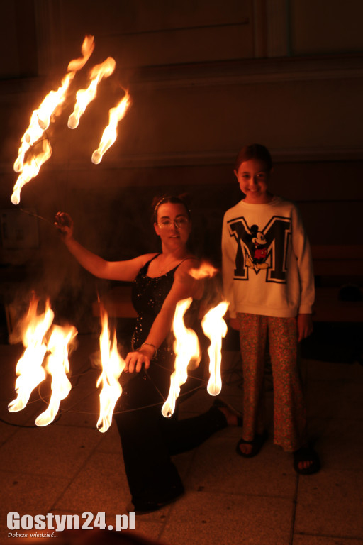 Pokaz Fire Show na rynku w Krobi