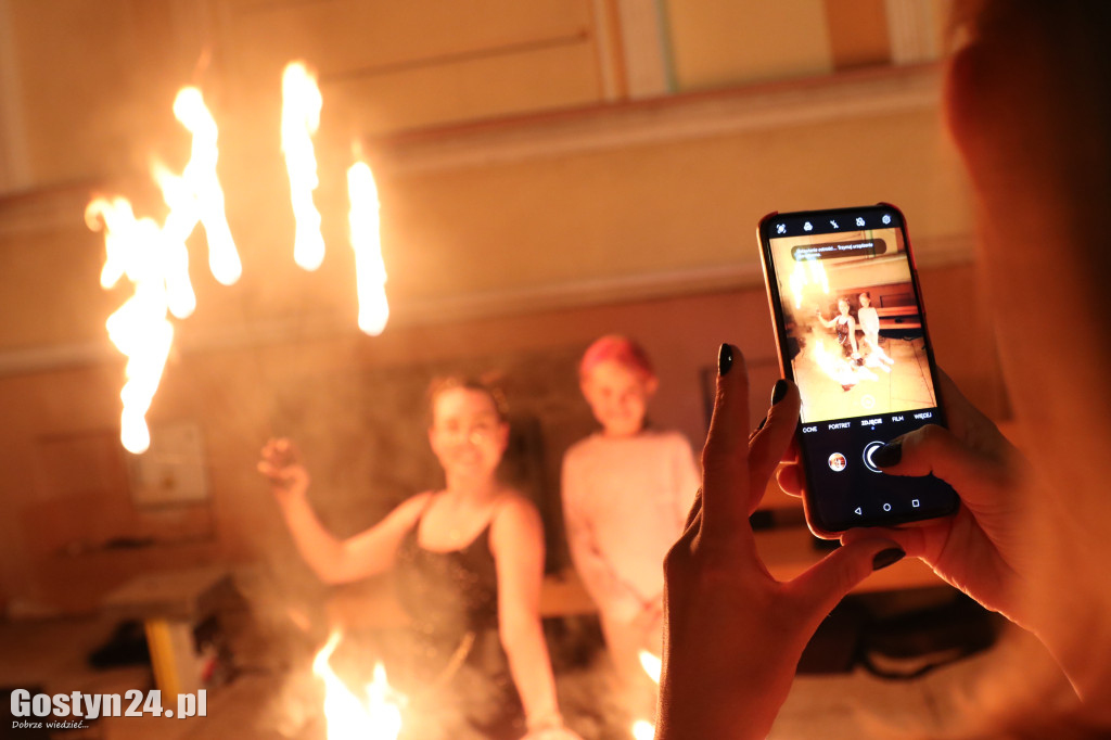 Pokaz Fire Show na rynku w Krobi