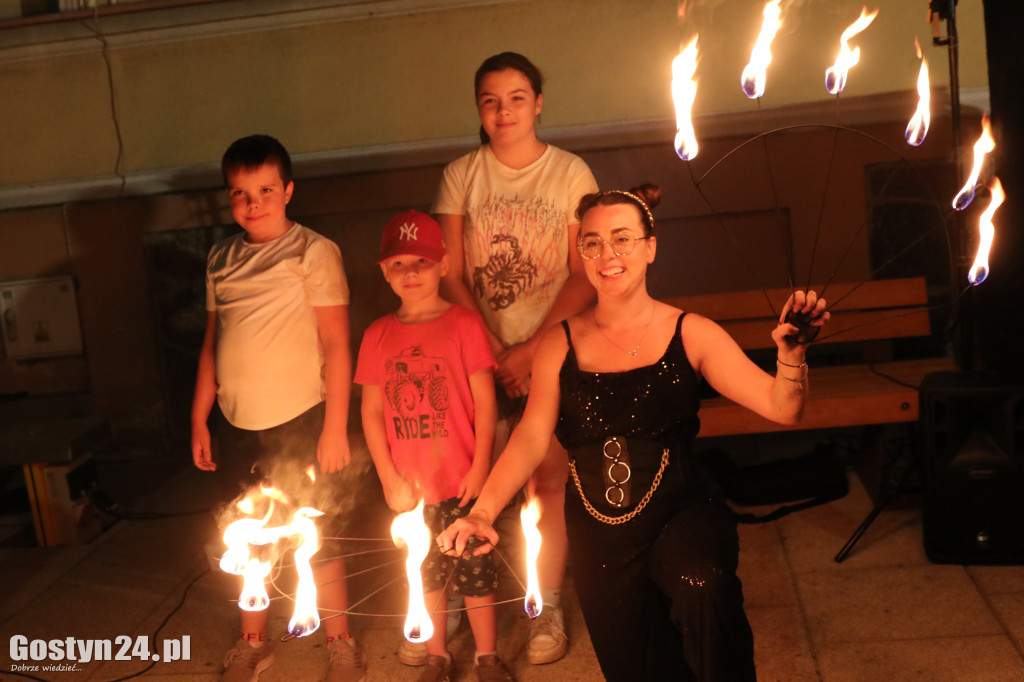 Pokaz Fire Show na rynku w Krobi
