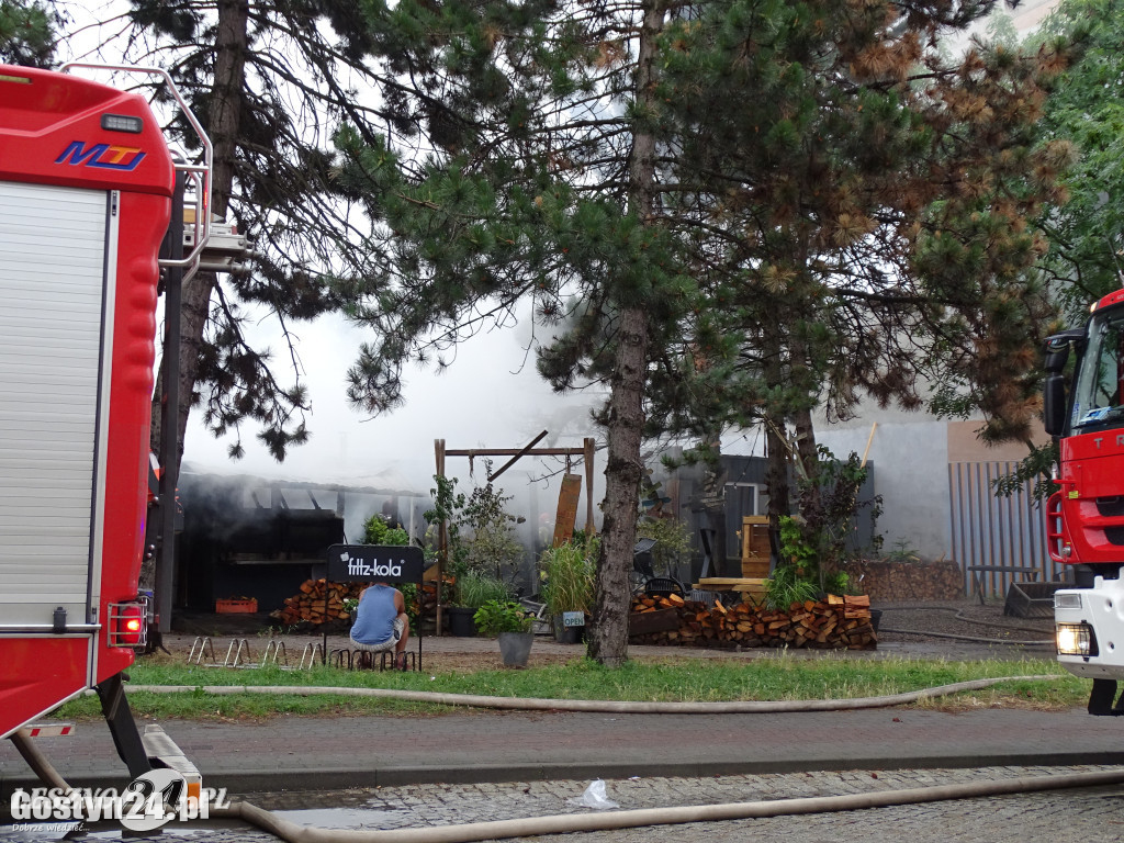 Płonie znana restauracja w Lesznie