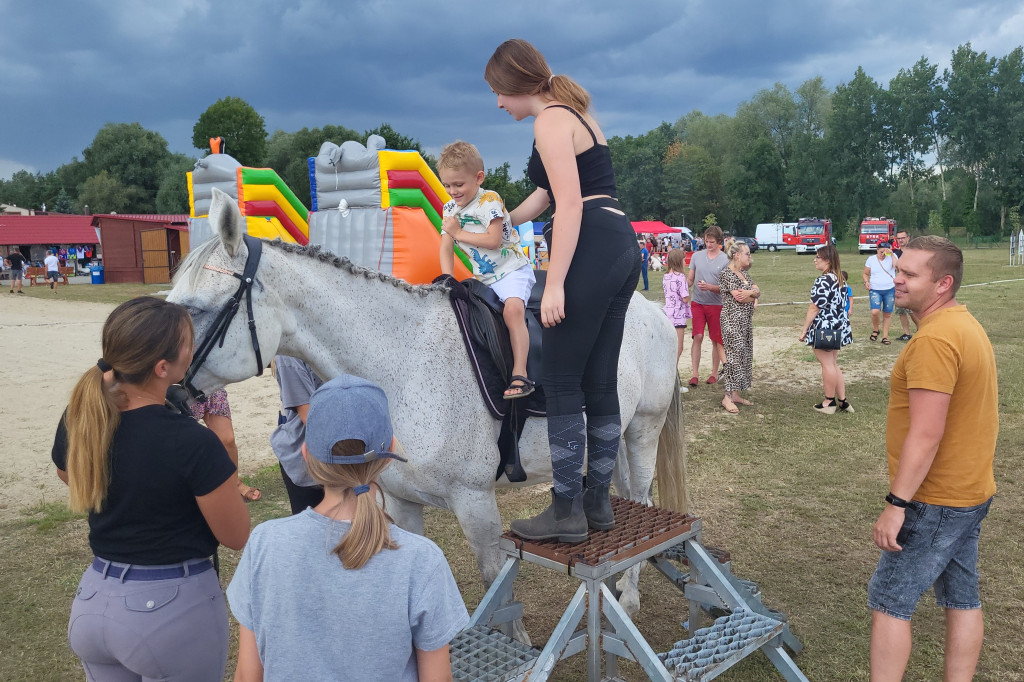 Piknik charytatywny w Dzięczynie