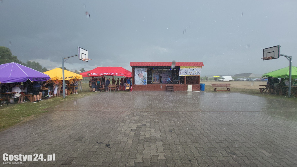 Piknik charytatywny w Dzięczynie