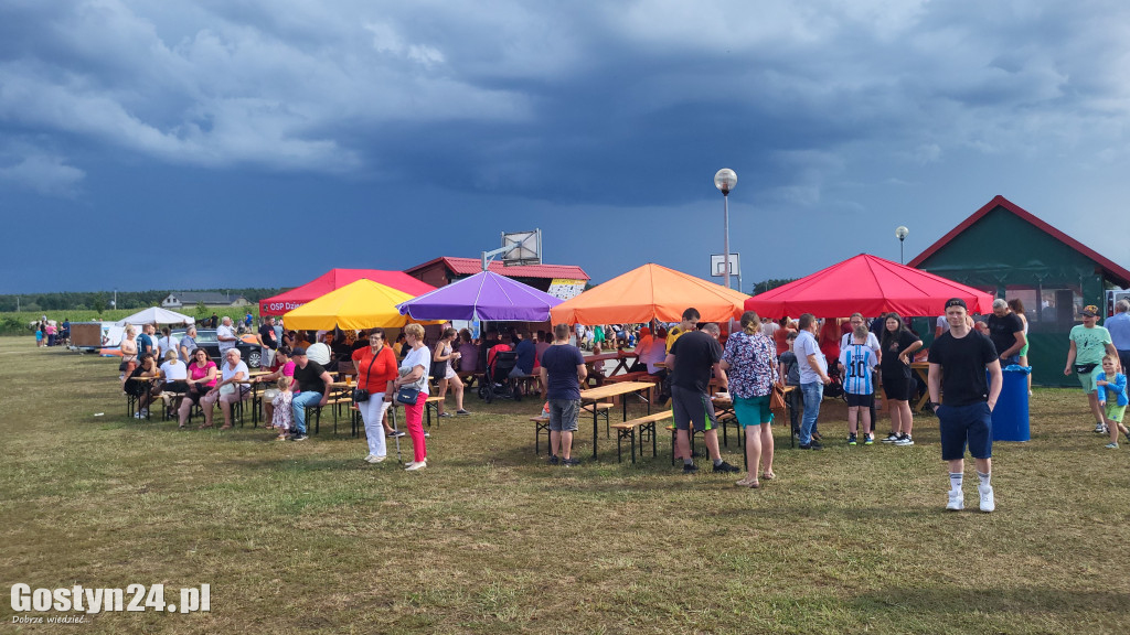 Piknik charytatywny w Dzięczynie