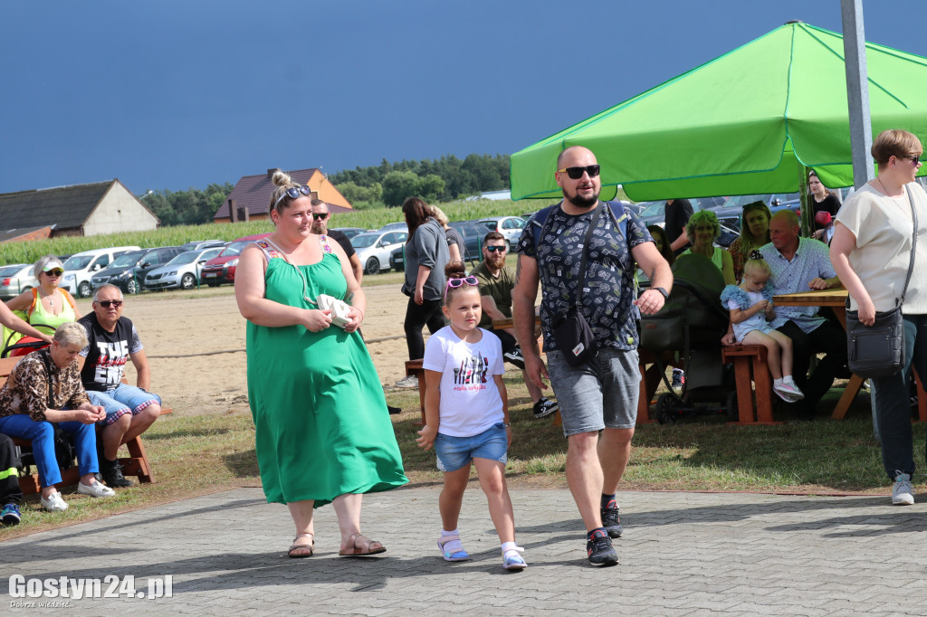 Piknik charytatywny w Dzięczynie