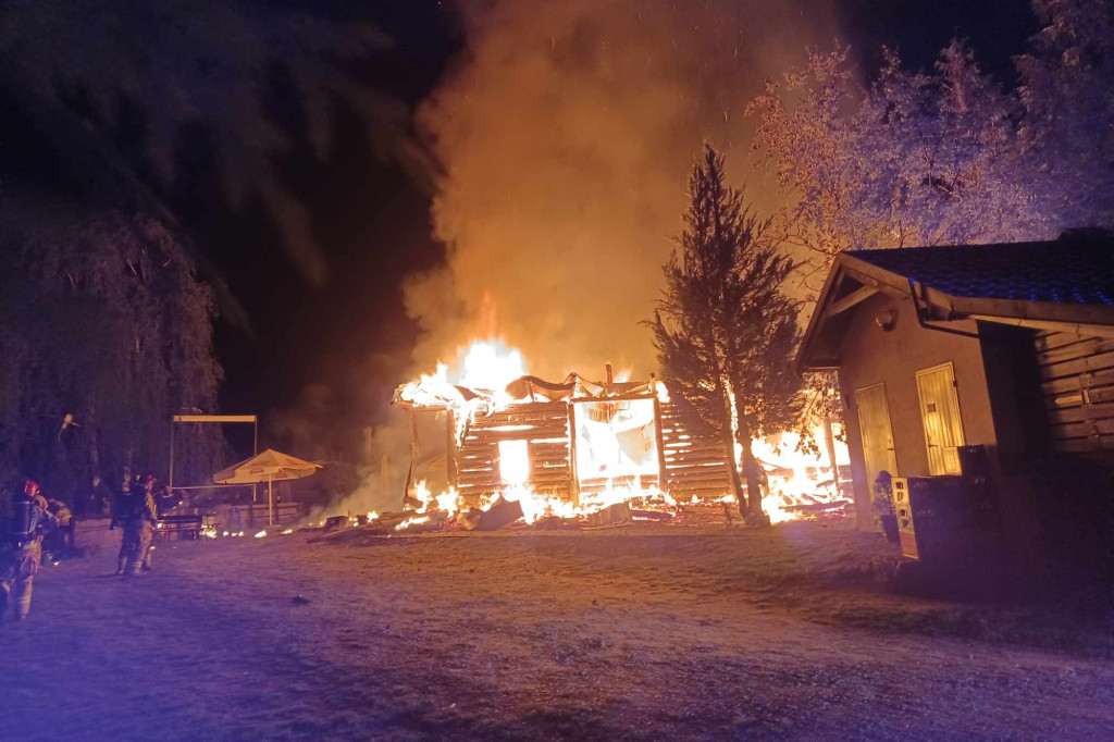 Całkowicie spłonęła Chata Wodnika w Cichowie