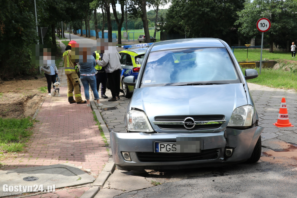 Kolizja dwóch osobówek w Piaskach