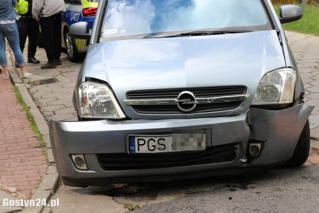 Kolizja dwóch osobówek w Piaskach