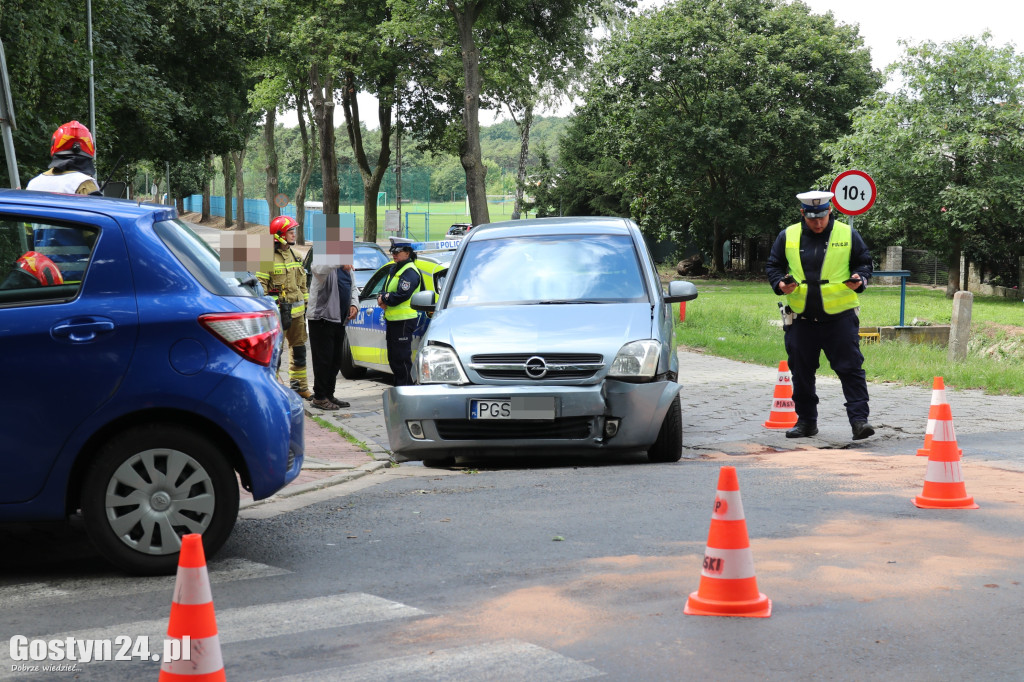 Kolizja dwóch osobówek w Piaskach