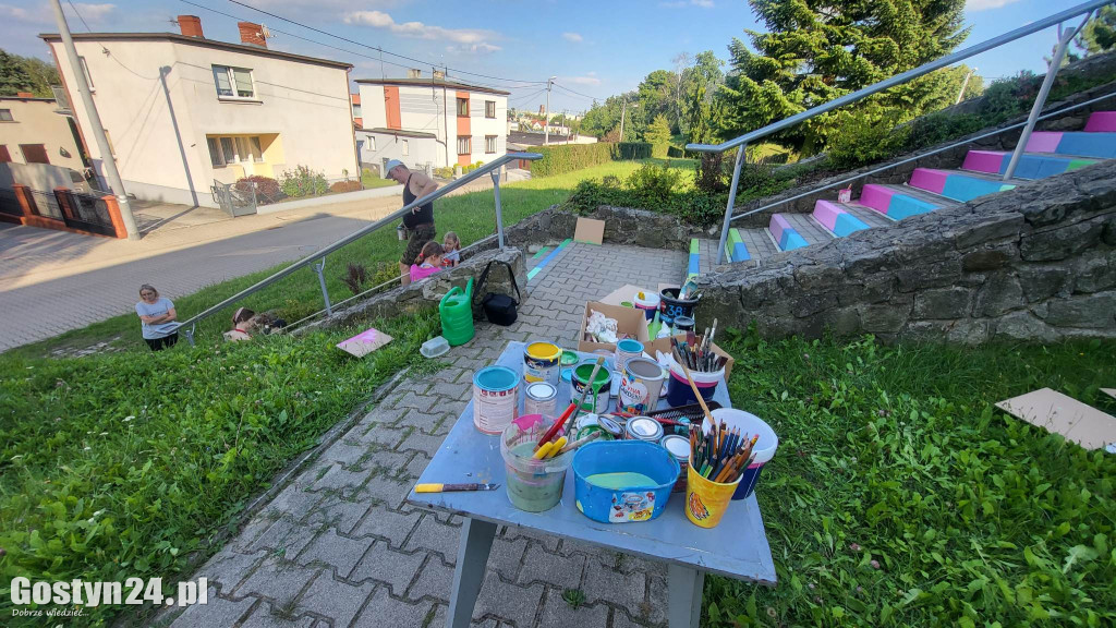 Kolorowe schody pojawiły się przy GOK Hutnik