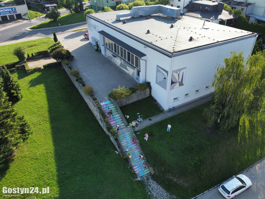 Kolorowe schody pojawiły się przy GOK Hutnik