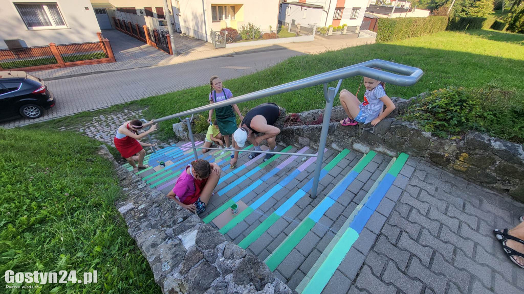 Kolorowe schody pojawiły się przy GOK Hutnik