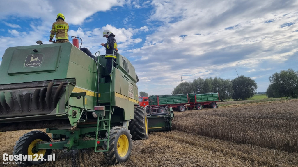 Podczas prac żniwnych zapalił się kombajn